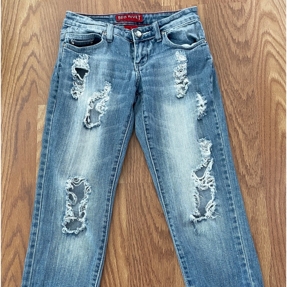 RED RIVET Low Rise DISTRESSED Cropped JEANS With Rhinestone Buttons Size 0 - Picture 4 of 12